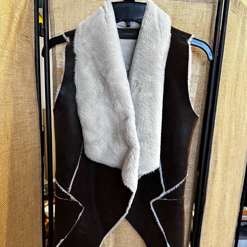 BlankNYC Vest with warm Sherpa inside. Size S